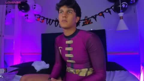 Snapshot of leo_savage_ chatting on 11, 10, 2025 Leo online show from 11, 10, 2025