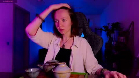 leona online show from 23, 11, 2025