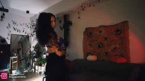 Snapshot of leonamell chatting on 20, 9, 2025 Leo online show from 20, 9, 2025