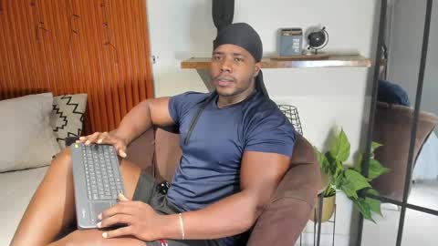 Leandro jones online show from 5, 11, 2025