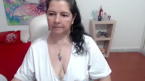 leonela   online show from 29, 10, 2025