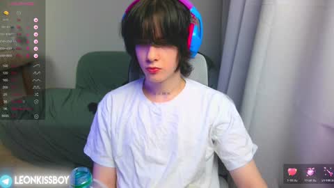 leonkissboy online show from 5, 4, 2026