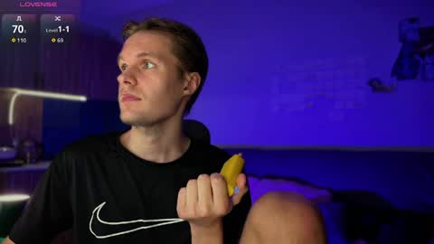 Snapshot of leonnextdoor chatting on 12, 5, 2026 Leon online show from 12, 5, 2026