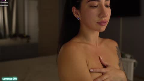 Leora online show from 5, 1, 2025