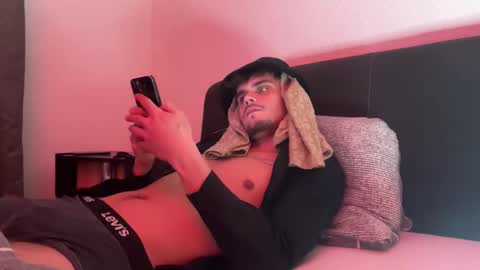 leosehenrot736234 online show from 15, 4, 2026