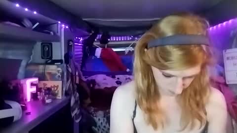 Snapshot of lesleygumgrass chatting on 2, 3, 2025 LesleyGumGrass- The Boring Trans girl online show from 2, 3, 2025