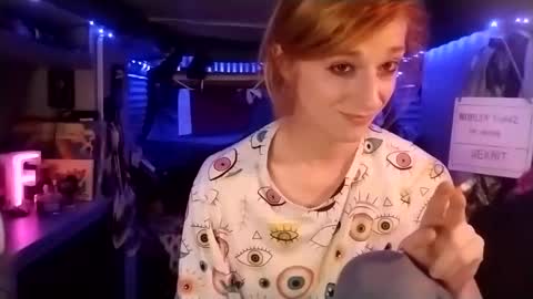 Snapshot of lesleygumgrass chatting on 5, 3, 2025 LesleyGumGrass- The Boring Trans girl online show from 5, 3, 2025