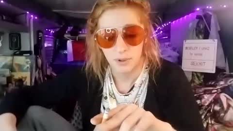 Snapshot of lesleygumgrass chatting on 5, 3, 2025 LesleyGumGrass- The Boring Trans girl online show from 5, 3, 2025