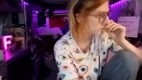 Snapshot of lesleygumgrass chatting on 5, 3, 2025 LesleyGumGrass- The Boring Trans girl online show from 5, 3, 2025