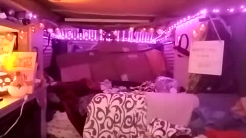 Snapshot of lesleygumgrass chatting on 16, 10, 2025 LesleyGumGrass- The Boring Trans girl online show from 16, 10, 2025