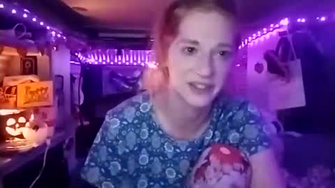 Snapshot of lesleygumgrass chatting on 25, 10, 2025 LesleyGumGrass- The Boring Trans girl online show from 25, 10, 2025