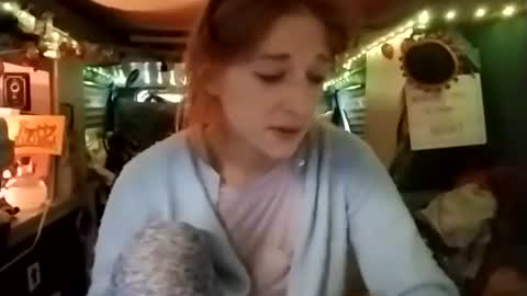 Snapshot of lesleygumgrass chatting on 4, 12, 2025 LesleyGumGrass- The Boring Trans girl online show from 4, 12, 2025