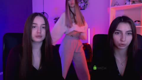 leslie_bird online show from 8, 4, 2026