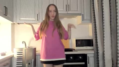  LESLIE   online show from 13, 12, 2025