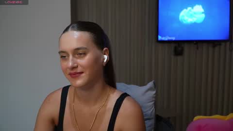 Snapshot of lesliekorfs chatting on 25, 6, 2026 LeslieKorfs online show from 25, 6, 2026