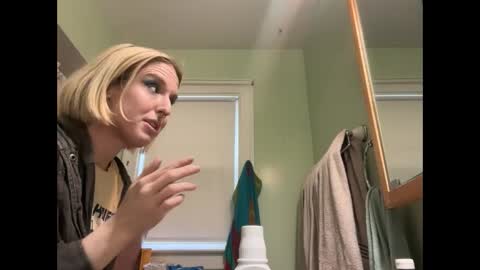 Snapshot of leslietheslut chatting on 17, 9, 2025 leslietheslut online show from 17, 9, 2025