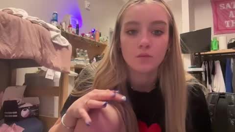Snapshot of lexaarose05 chatting on 5, 3, 2025 lexisRose online show from 5, 3, 2025