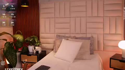 Snapshot of lexiee_grey_ chatting on 23, 7, 2026 Lexie online show from 23, 7, 2026