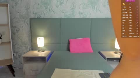 Lexie Thompson  online show from 15, 9, 2025