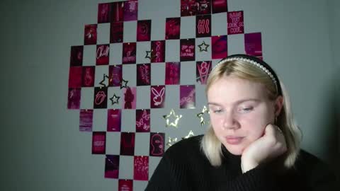 Leyla online show from 6, 11, 2025