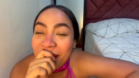 Snapshot of lezie_1 chatting on 19, 12, 2025 lezie_1 online show from 19, 12, 2025