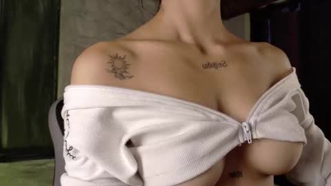 Snapshot of lia__summer chatting on 6, 2, 2026 lia__summer online show from 6, 2, 2026