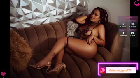 Snapshot of lia_daniiels01 chatting on 10, 2, 2025 V A L online show from 10, 2, 2025