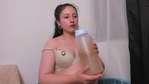 Snapshot of lia_queen610 chatting on 8, 6, 2026 Little Queen Lia online show from 8, 6, 2026