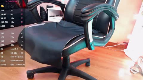 Lia Taylor online show from 2, 4, 2026