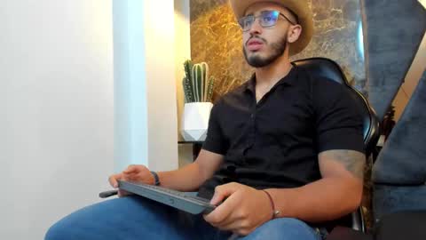 LIAM KLEIN online show from 18, 9, 2025