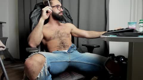 Liam online show from 8, 2, 2025