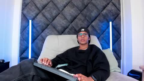 Snapshot of liamkron chatting on 12, 5, 2026 Liam twink big dick online show from 12, 5, 2026