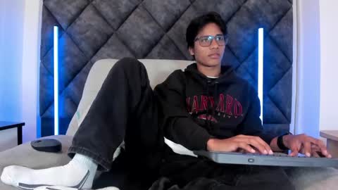 Snapshot of liamkron chatting on 26, 5, 2026 Liam twink big dick online show from 26, 5, 2026