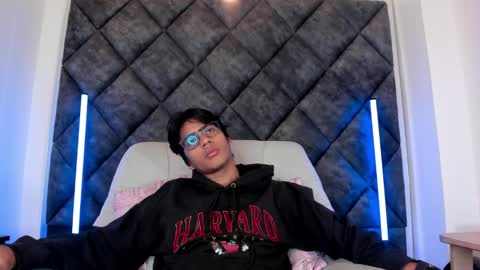 Snapshot of liamkron chatting on 31, 5, 2026 Liam twink big dick online show from 31, 5, 2026