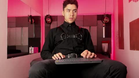 Snapshot of liamnovak chatting on 25, 2, 2026 Liam online show from 25, 2, 2026