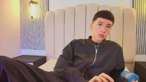 lian_cameron online show from 10, 4, 2026