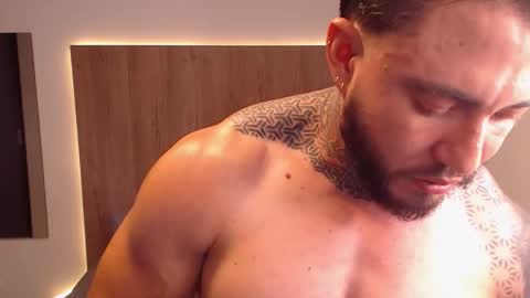 Snapshot of lianjones9 chatting on 24, 10, 2025 lianjones9 online show from 24, 10, 2025