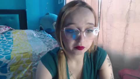 Lia Roberts online show from 1, 2, 2025