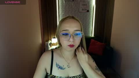 Lia Roberts online show from 17, 6, 2026