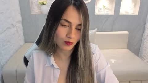 Snapshot of liat_white_tx chatting on 17, 11, 2025 Online 800 to 1400 online show from 17, 11, 2025