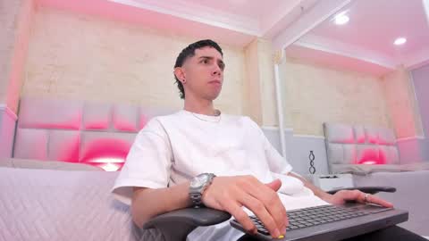 Snapshot of liiamhudson_ chatting on 22, 2, 2025 L I I A M online show from 22, 2, 2025