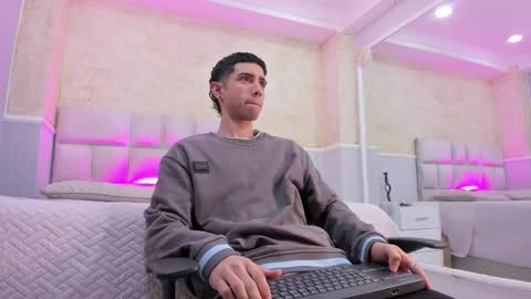 Snapshot of liiamhudson_ chatting on 1, 3, 2025 L I I A M online show from 1, 3, 2025