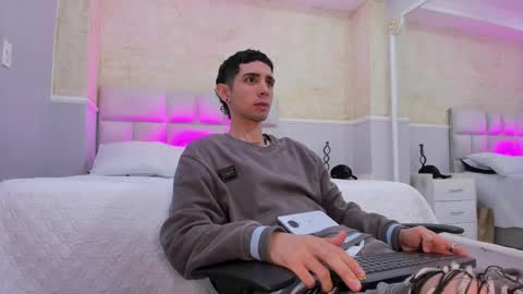 Snapshot of liiamhudson_ chatting on 4, 3, 2025 L I I A M online show from 4, 3, 2025