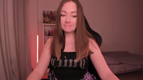 Snapshot of lil_happiness chatting on 4, 2, 2025 for free registration 3 online show from 4, 2, 2025