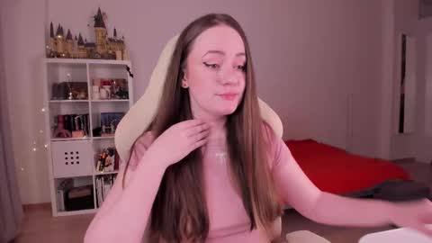 Snapshot of lil_happiness chatting on 28, 9, 2025 for free registration 3 online show from 28, 9, 2025