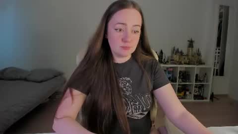 Snapshot of lil_happiness chatting on 17, 6, 2026 for free registration 3 online show from 17, 6, 2026