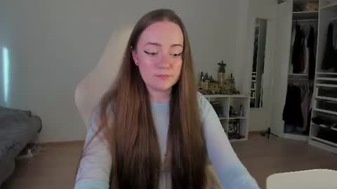 Snapshot of lil_happiness chatting on 28, 6, 2026 for free registration 3 online show from 28, 6, 2026