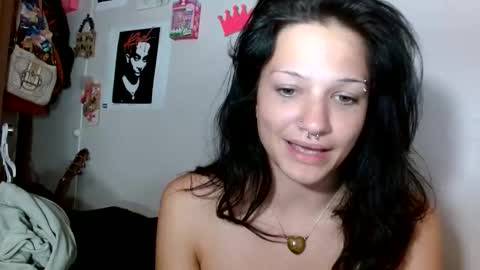 Snapshot of lil_luluvert chatting on 15, 4, 2026 lil_luluvert online show from 15, 4, 2026