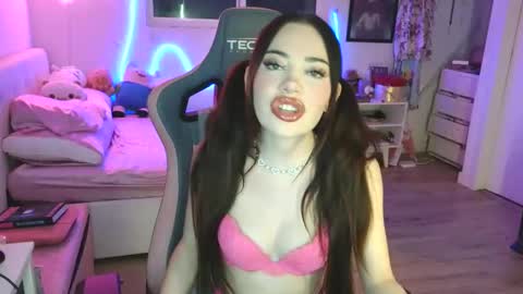 Snapshot of lilbina chatting on 15, 12, 2025 lilbina online show from 15, 12, 2025