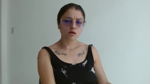 Valeri Villalobos  IG villa lobosvaleri online show from 6, 4, 2026